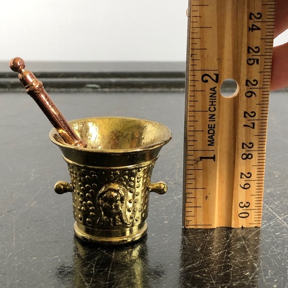 Vintage Miniature Metal Mortor & Pestle - Picture 6 of 7